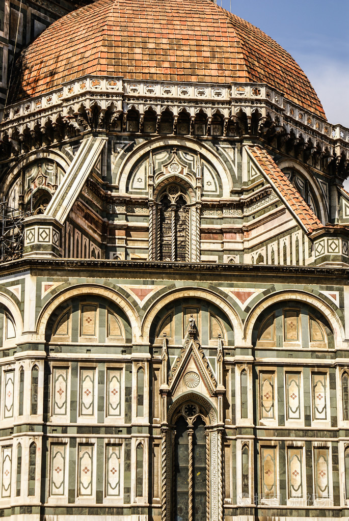 照片 建筑 装饰华丽的意大利佛罗伦萨大教堂的正面.jpg