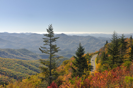 秋季蓝岭公园路水岩旋钮