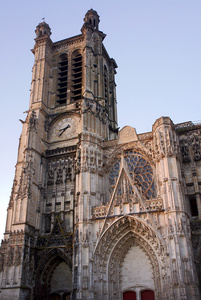 哥特式的圣圣皮埃尔et圣保罗大教堂的正面