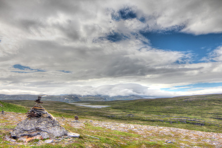 堆岩石和挪威风景