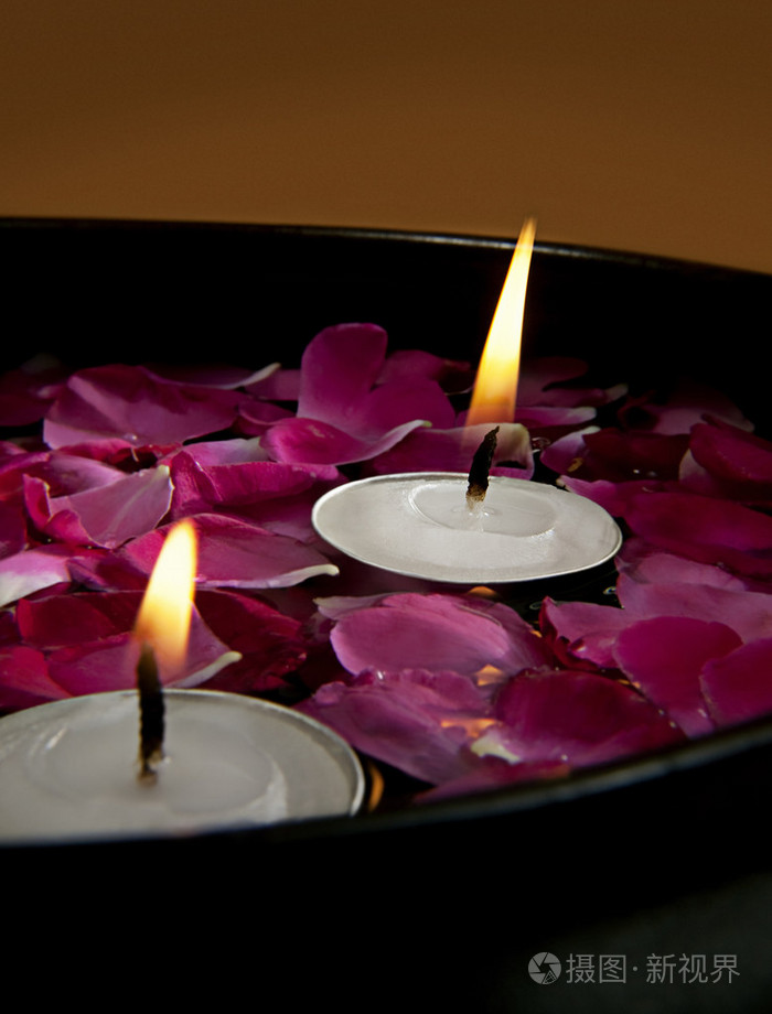 鲜花和蜡烛