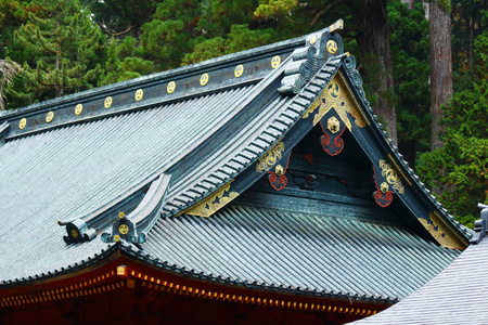 日式寺庙屋顶的屋檐