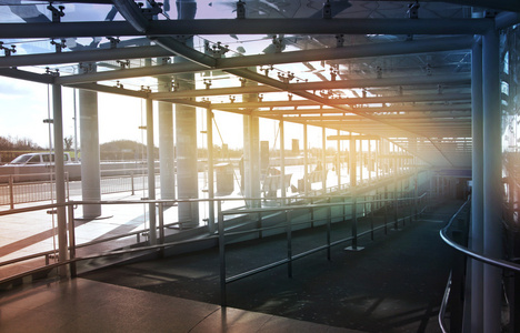 2014 年 3 月 23 日，英国伦敦玻璃隧道 当代机场内部的斯坦斯特德机场详细信息