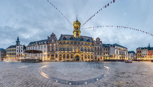 中央广场和市政厅在比利时蒙斯图片