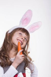 搞笑女孩用兔耳朵