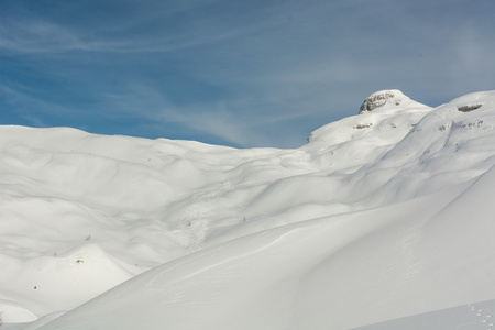 雪覆盖的群山