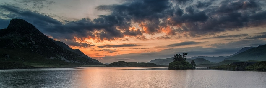 令人惊叹的日出在山中湖的全景景观
