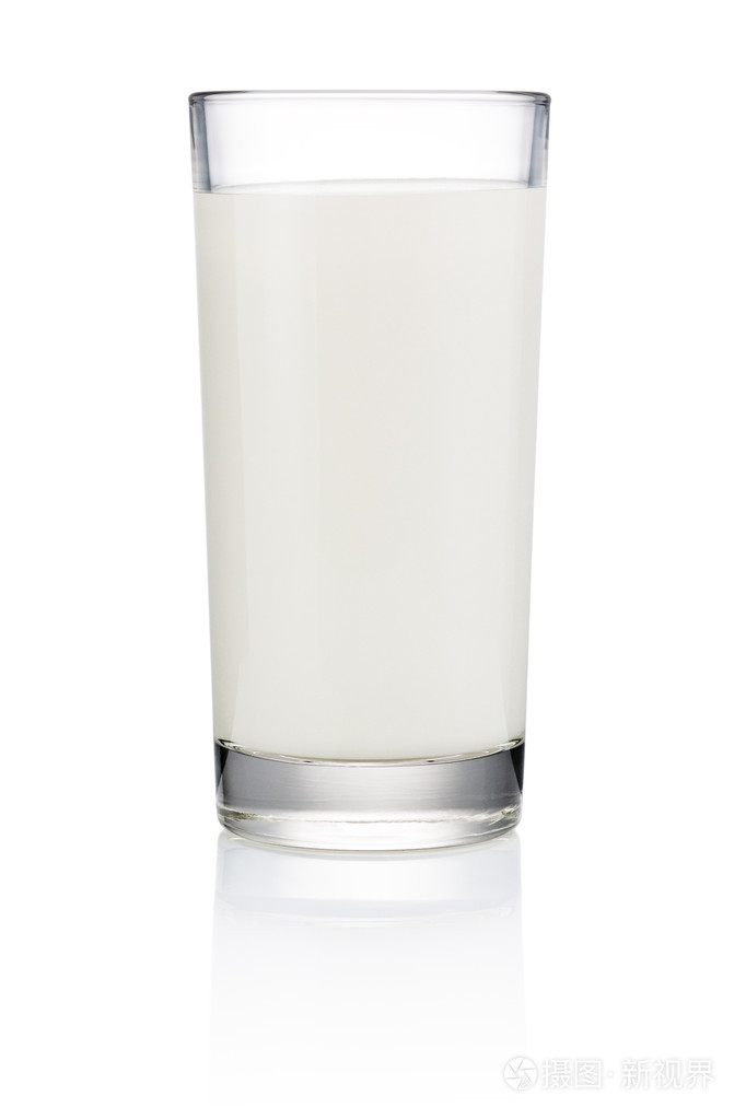 一杯新鲜的牛奶孤立在白色背景上照片-正版商用图片1f1lw1-摄图新视界