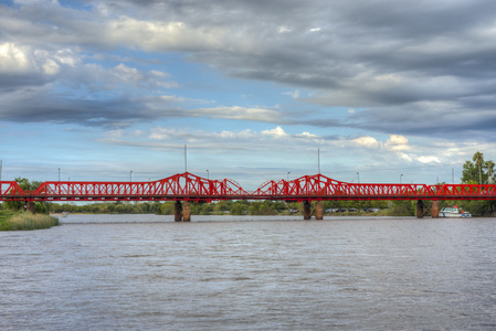 桥梁在 gualeguaychu 河，阿根廷