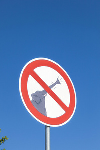 街道指示牌上禁止大象弄出声响图片