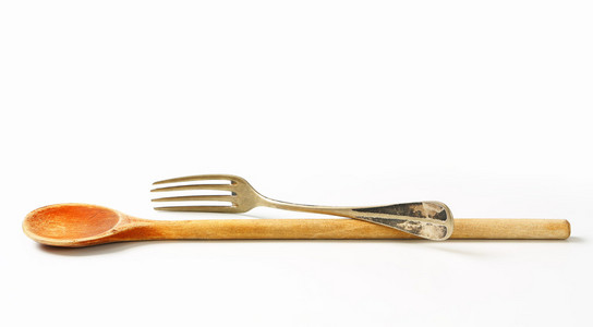 木勺子和金属叉
