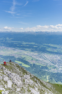 徒步旅行者在 norkette 山，因斯布鲁克，奥地利