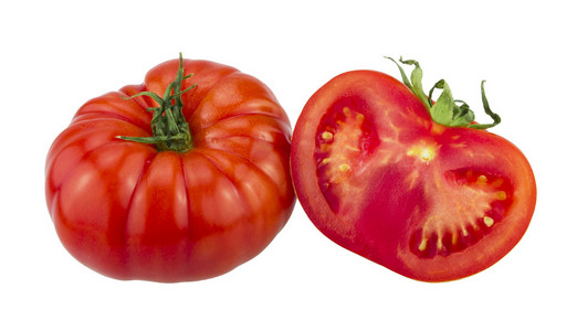 新鲜的大西红柿。白色衬底上分离