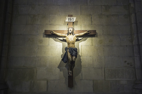 死在十字架上耶稣钉在十字架上教堂照片