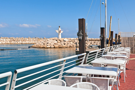 室外的餐厅，在亚实，以色列在码头上
