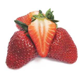 在白色背景上隔绝的美丽草莓