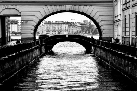 俄罗斯 圣彼得堡 冬季通道建筑物阿米泰吉博物馆附近的桥梁