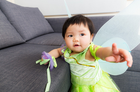 万圣节派对穿衣亚洲初生女婴