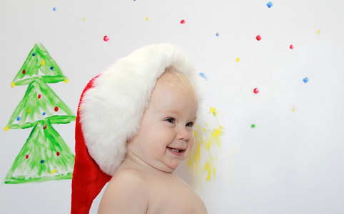 微笑着可爱的孩子，在圣诞老人的帽子