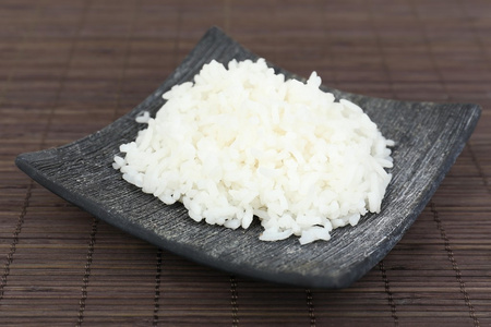 煮好的米饭上竹背景