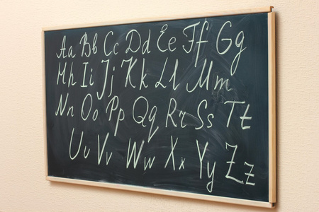 黑板上写着的字母表