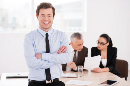 优雅的领导者年轻的团队领导者照片