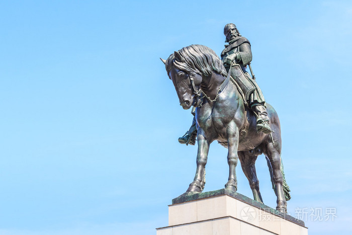 捷克共和国国家纪念碑上的一座骑马的简齐兹卡雕像