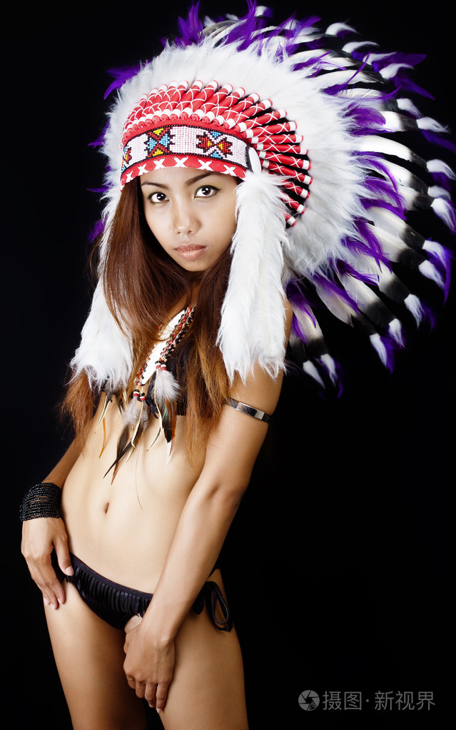 美国本土人，印第安人的传统服装，美洲印第安人的女孩，比基尼