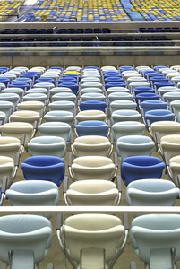 在巴西里约热内卢的马拉卡纳足球场空颜色体育场座椅