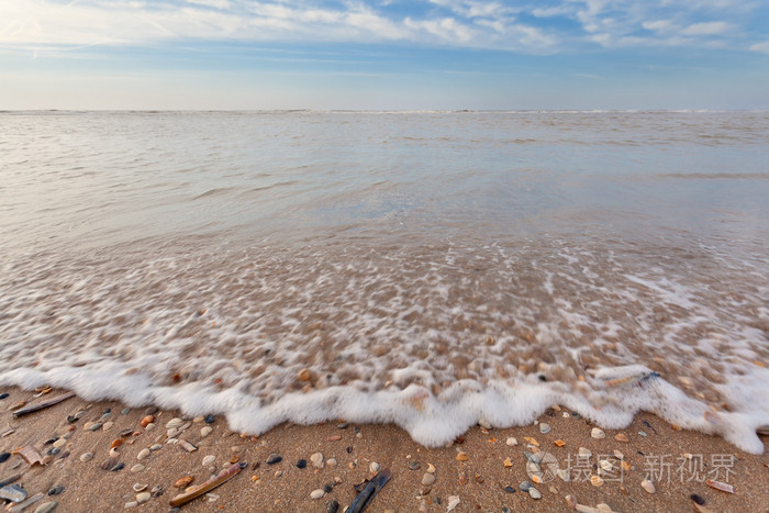 北海波浪 ob 沙海滩与软体动物贝壳