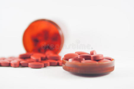 药瓶背景棕色药片
