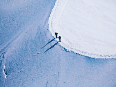 两个登山者