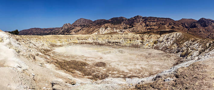 尼塞洛斯活火山