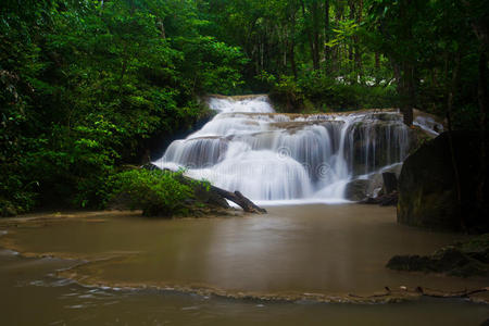 泰国伊拉旺瀑布