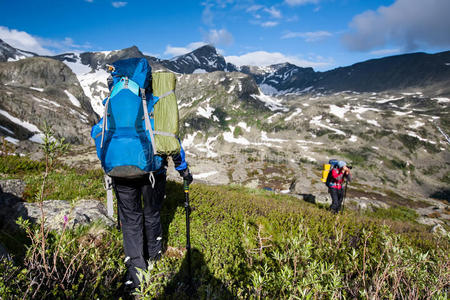 阿尔泰山脉徒步旅行者