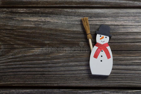圣诞木背景雪人装饰。