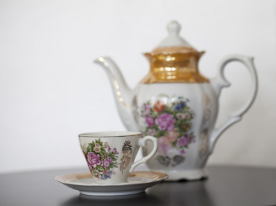 仿古瓷茶壶和茶杯和茶碟图片