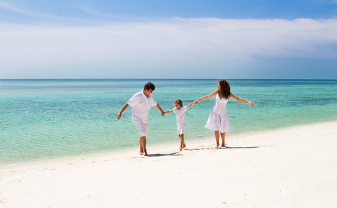 海边三口图片-海边三口素材-海边三口插画-摄图新视界