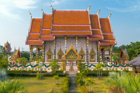 凯奥曼尼迪寺玛哈泰寺在阳光明媚的日子，攀牙省，泰国