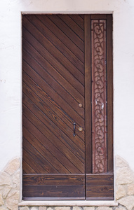 木制的门。古色古香的意大利风格