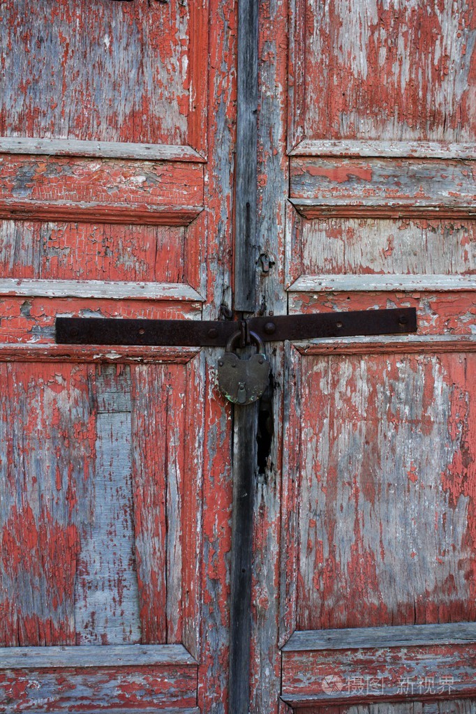 老红皮的木门