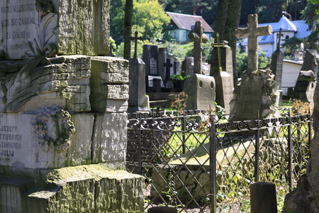 在维尔纽斯的老报废公墓。