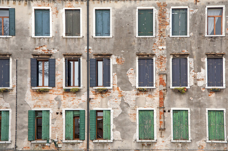 旧的 windows 中，威尼斯，意大利