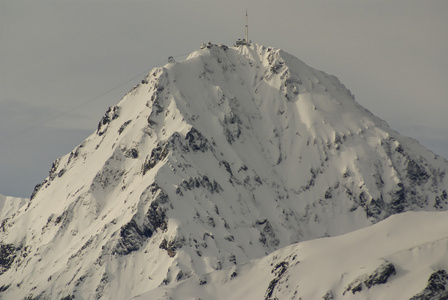 全景，南侧，在 pyrenee 的 maladeta 地块