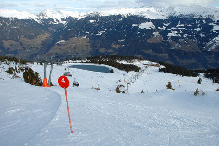 滑雪坡和坡数字符号