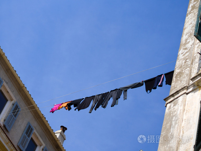 洗衣悬挂晾干从窗口