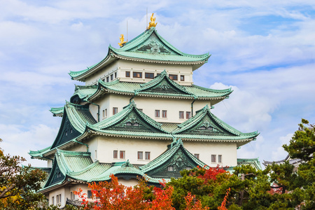 在秋天，在日本的名古屋城堡