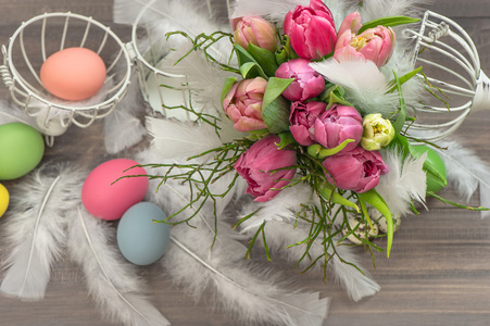 郁金香花具复活节彩蛋。老式的装饰