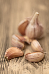 ail frais sur la table en bois, ph slectif focus.closeup studi