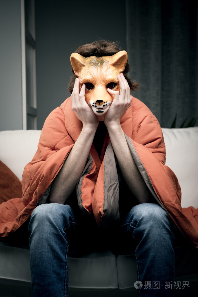 狐狸面具的男人